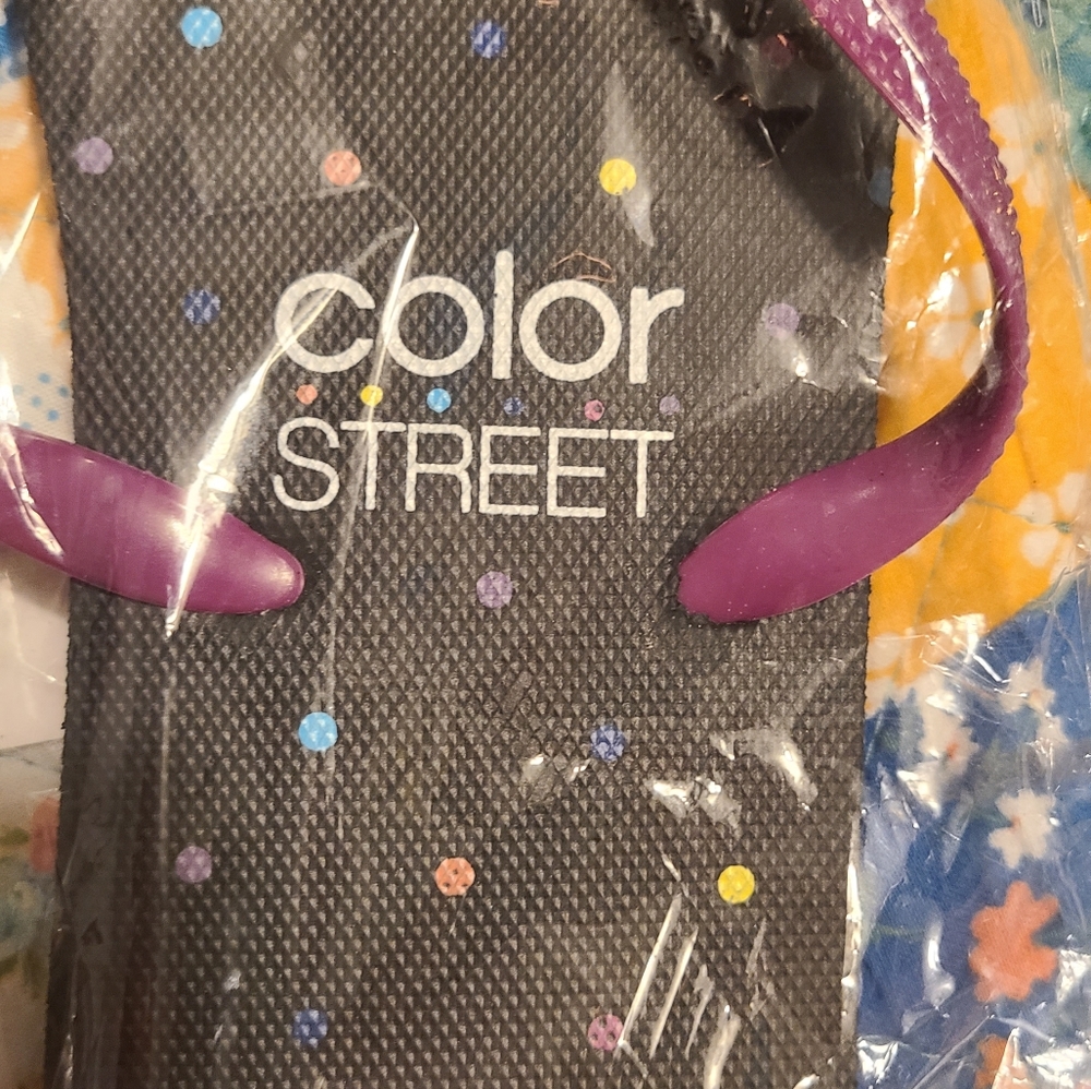 Color Street Flip Flops - Picture 3 of 4